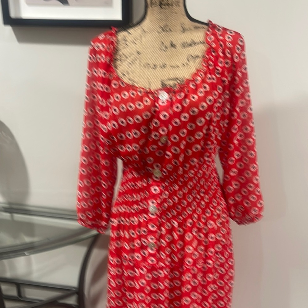 This red light weight large can definitely go up to a size 14 with no problem